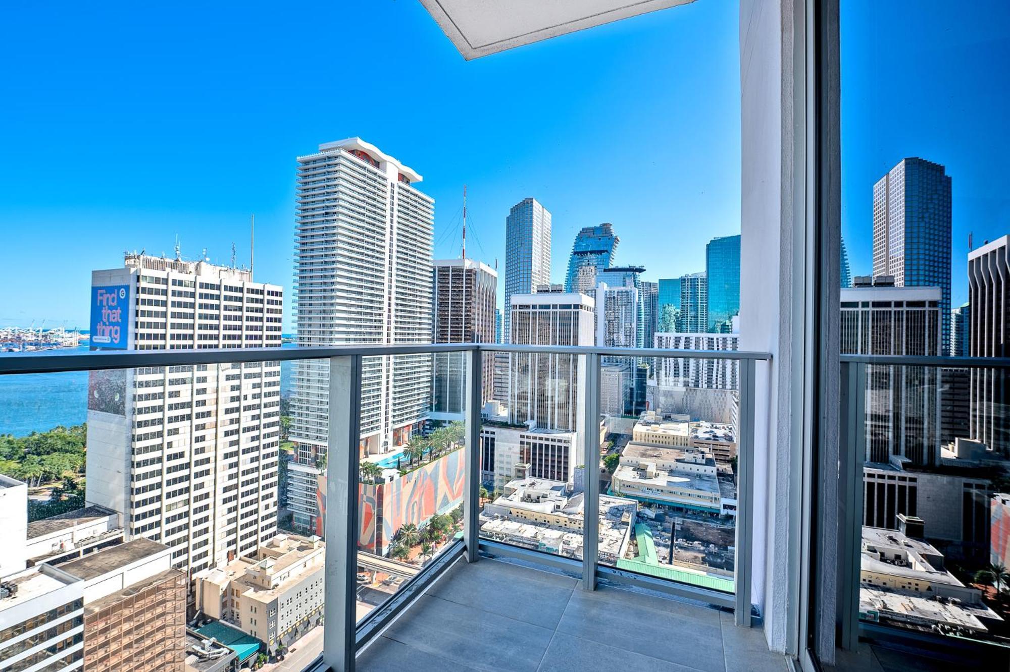 Spacious Studio In The Heart Of Downtown Miami Apartment Exterior photo